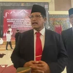 Plt Bupati Bangkalan, Drs. Mohni Saat Diwawancarai Awak Media.