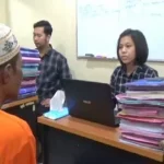 Pelaku Pencabulan Saat Diamankan Di Mapolres Bangkalan.