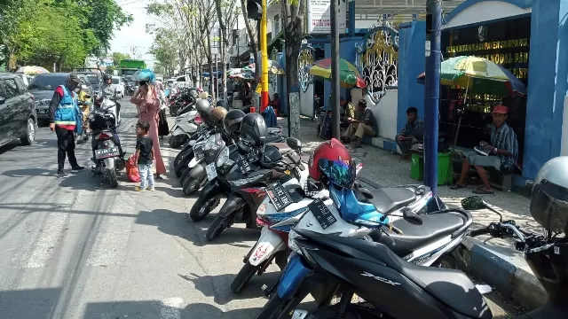 Lokasi Parkiran Di Depan Pasar Srimangunan Sampang