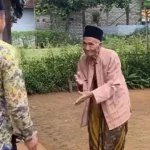 Mbah Harun Asal Kecamatan Proppo Kabupaten Pamekasan.