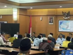 Plt Bupati Bangkalan Minta Waktu 10 Hari Selesaikan Polemik Pilkades Tanah Merah Laok 7 Plt Bupati Bangkalan Minta Waktu 10 Hari Selesaikan Polemik Pilkades Tanah Merah Laok