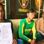 Korban Penganiayaan Saat Melapor Ke Polres Sampang.