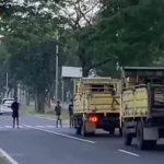 Tangkapan Layar Video Aksi Sekelompok Remaja Saat Menghadang Truk.