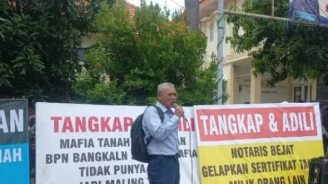 Laporan Dugaan Penyelewengan Dan Penggelapan Tanah Tak Jalan, Lsm Lempar Bangkalan Demo Di 4 Titik