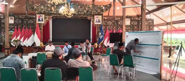 Suasana Penghitungan Ulang Surat Suara Pilkades Banyoneng Laok.