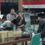 Suasana Penghitungan Ulang Surat Suara Pilkades Banyoneng Laok.