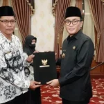 Bupati Pamekasan Baddrut Tamam Melantik Sebanyak 17 Kepala Sekolah Tingkat Sd Dan Smp Di Peringgitan Dalam Mandhapa Aghung Ronggosukowati, Kamis (22/6/2023).