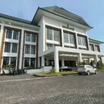 Kantor Dprd Bangkalan Di Jalan Halim Perdana Kusuma.