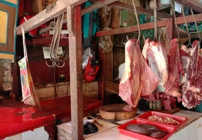 Daging Sapi Yang Dijual Di Pasar Srimangunan.