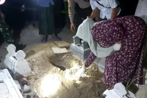 Makam Bayi Di Sumenep Dibongkar Otk, Kepala Dipenggal Dan Dibuang