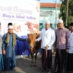 Penyerahan Hewan Kurban Kepada Takmir Masjid Agung