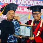 Menkopolhukam Prof. Dr. Mahfud Md Dengan Rektor Utm Dr Safi'