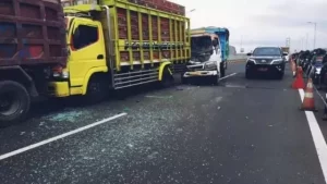 4 Truck Terlibat Kecelakaan Beruntun Di Jembatan Suramadu