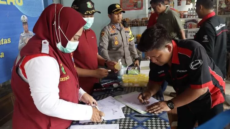 Supir Bus Saat Hendak Melakukan Tes Urine.