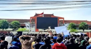 Demo Kantor Bupati Fauzi, Aktivis Pmii Sumenep : Jangan Sibuk Pencitraan