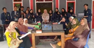 Mahasiswa Utm Bimbing Pengelola Wisata Boekit Tawap Sumenep Lakukan Komputerisasi Rekap Pengunjung