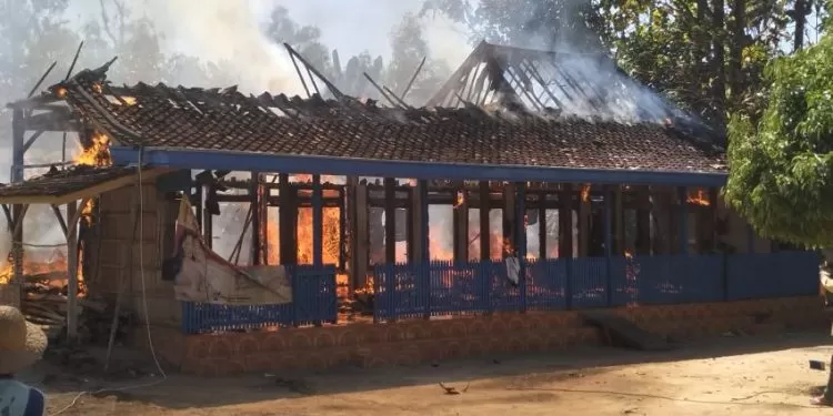 Rumah Pak Mukrab Saat Dilalap Si Jago Merah.