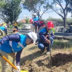 Penanaman Pohon Di Jalan Raya Jrengik Sampang. (Foto : Ist)