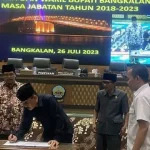 Dprd Bangkalan Saat Menggelar Rapat Paripurna Pengumuman Pemberhentian Bupati Dan Wakil Bupati Bangkalan Di Ruang Rapat Cipta Indra Cakti Dharma.