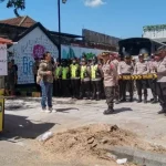 Massa Yang Mengatasnamakan Dari Paguyuban Pkl Saat Melakukan Demonstrasi Di Depan Outlet Mie Gacoan