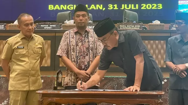 Dprd Bangkalan Saat Menggelar Rapat Paripurna Pengusulan Nama Pj Bupati Bangkalan.