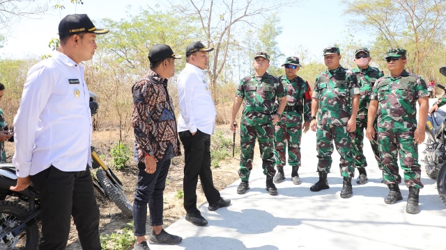 Peninjauan Pembangunan Rabat Beton Di Lokasi Tmmd Desa Pasarenan Kecamatan Kedungdung.