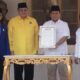 Prabowo Menunjukkan Nota Kerjasama Usai Dapat Dukungan Dari Pan Dan Golkar.