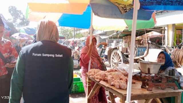 Anggota Fss Saat Melakukan Monitoring Ke Pasar Srimangunan.