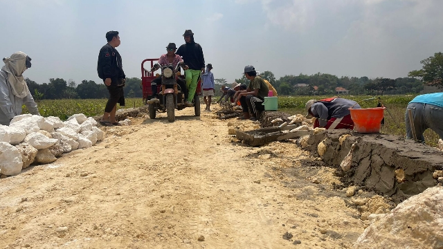 Pembangunan Jalan Baru Di Desa Buduran Kecamatan Arosbaya.