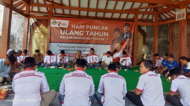 Suasana Isrigasah Dan Diskusi Kebangsaan Pada Acara Puncak Harlah Kacong Mahfud Institute.