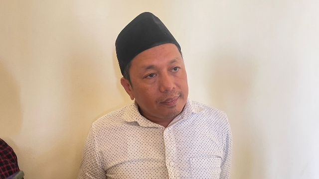 Ketua Komisi D Nur Hasan Saat Di Wawancara Awak Media.