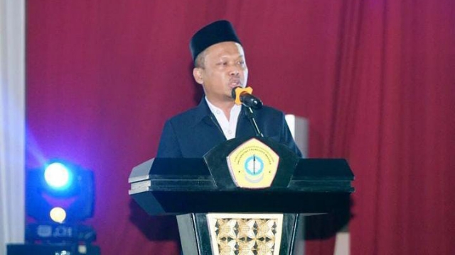 Rektor Utm Dr. Safi' Saat Menyampaikan Sambutan.