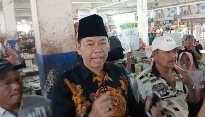 Datang Seorang Diri, Anggota Dprd Sampang Sidak Kondisi Pasar Srimangunan