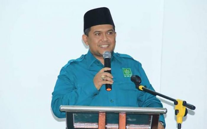 Pengasuh Pondok Pesantren Darul Hikmah Kayu Manis Pamekasan, Kh. Ali Wafa Subki