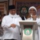 Anies Baswedan Saat Bersama Pengasuh Ponpes Al - Ihsan Jrangoan.