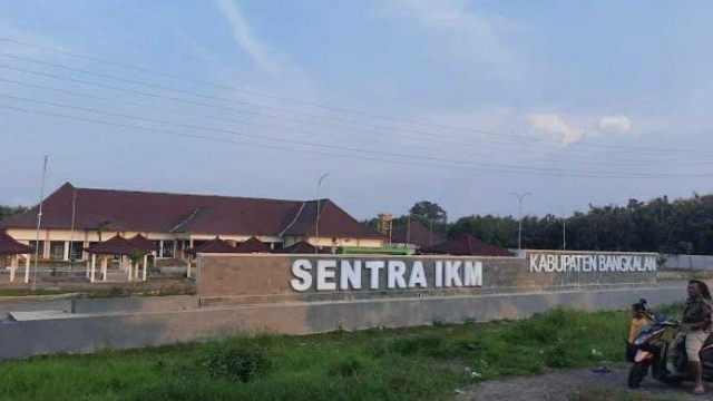 Gedung Sentra Ikm Yang Berada Di Akses Jembatan Suramadu