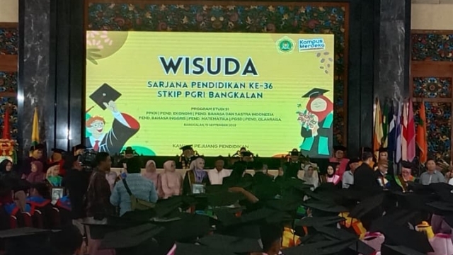 Suasana Pelaksanaan Wisuda Ke 36 Stkip Pgri Bangkalan