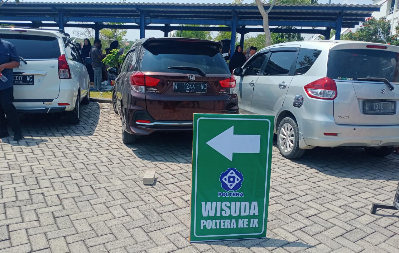 Lokasi Parkir Kendala Roda Empat Saat Pelaksanaan Wisuda Poltera.