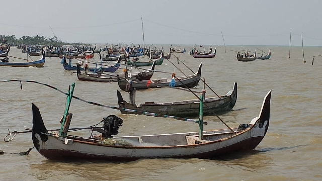 Perahu Nelayan Di Perairan Sreseh.