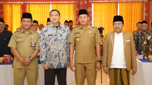 Wabup Sampang H. Abdullah Hidayat Saat Membuka Rakor Kelembagaan Dengan Tokoh Agama Dan Masyarakat.