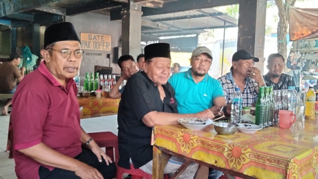 Pengurus Dpd Appsi Sampang Bersama Penasehat H. Djamad Badrun Saat Melakukan Diskusi.