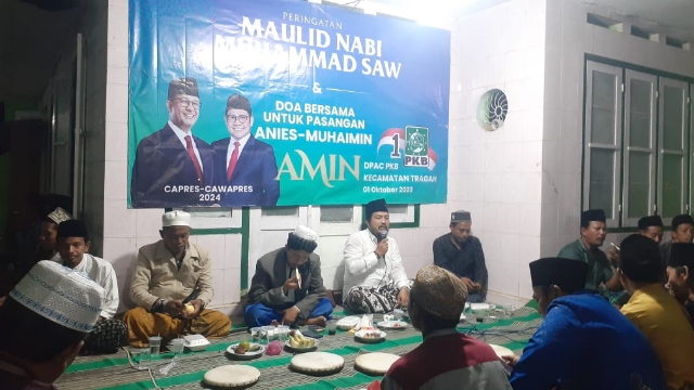 Suasana Doa Bersama Untuk Pasangan Amin Di Desa Tragah Kecamatan Tragah.