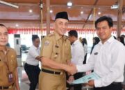 Pj Bupati Bangkalan Serahkan Puluhan Petikan SK PPPK Hasil Optimalisasi