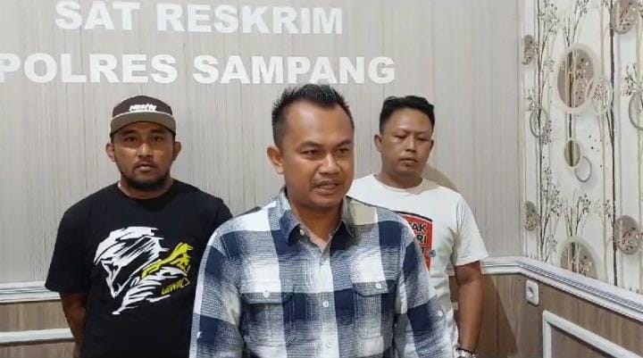 Kasat Reskrim Polres Sampang Iptu Edi Eko Purnomo Sh Saat Memberikan Keterangan.