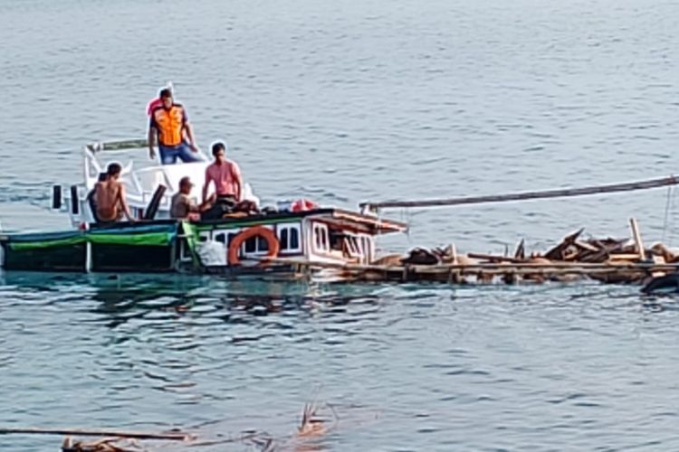 Kondisi Km Labohar Yang Tenggelam Di Perairan Sumenep.