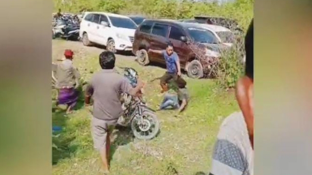 Potongan Screenshot Video Kerusuhan Yang Viral Di Medis Sosial.