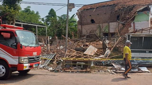 Kondisi Salah Satu Rumah Warga Usai Mengalami Ledakan Mortir.