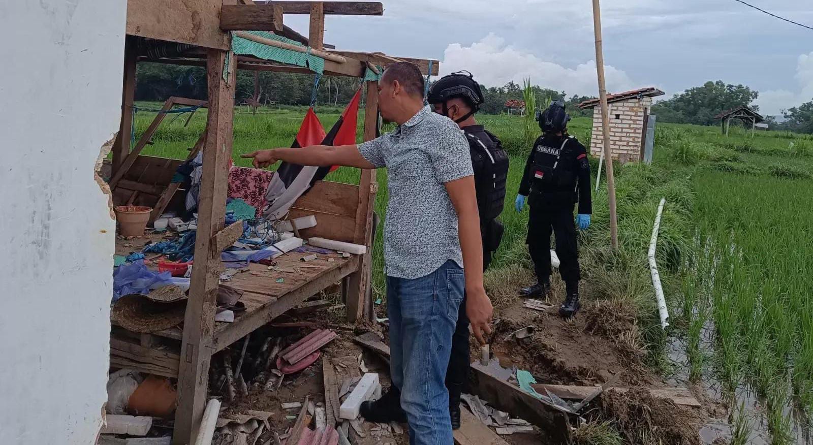 Tim Gegana Polda Jatim Saat Melakukan Olah Tkp.