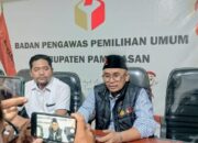 Warga Yang Membentangkan Kaos Prabowo – Gibran Saat Gus Miftah Membagikan Uang Di Pamekasan Diperiksa Bawaslu