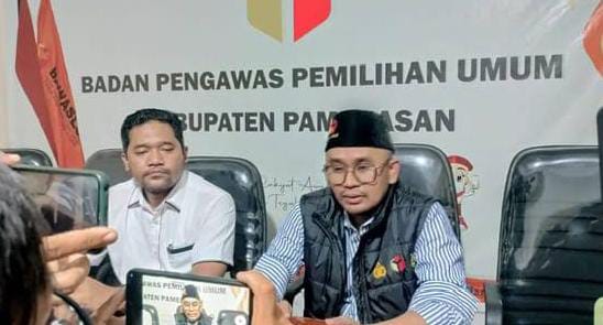 Koordinator Divisi Penanganan Pelanggaran Data Dan Informasi Bawaslu Pamekasan Suryadi